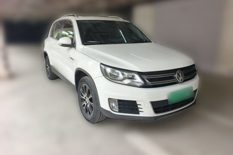 Used Volkswagen Tiguan 2016 300TSI Automatic All-Wheel Drive Luxury Edition Front Right 45 Deg