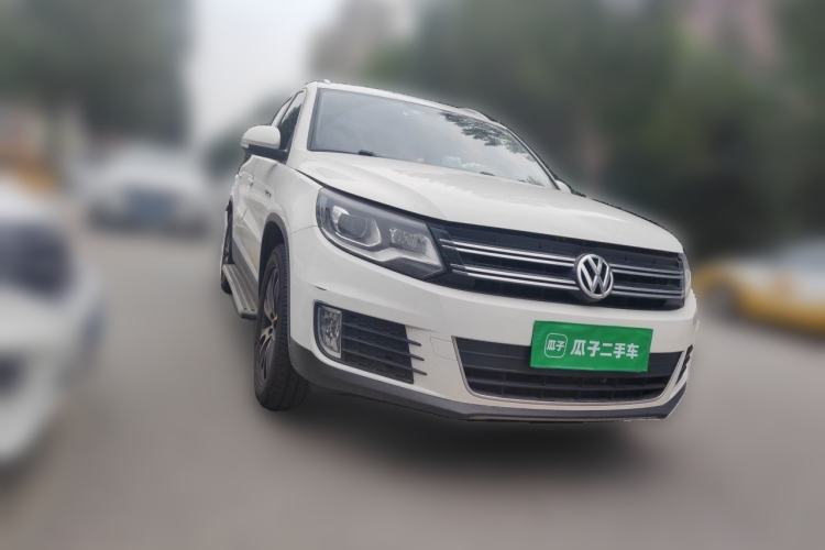 Used Volkswagen Tiguan 2016 300TSI Automatic All-Wheel Drive Luxury Edition Front Right 45 Deg