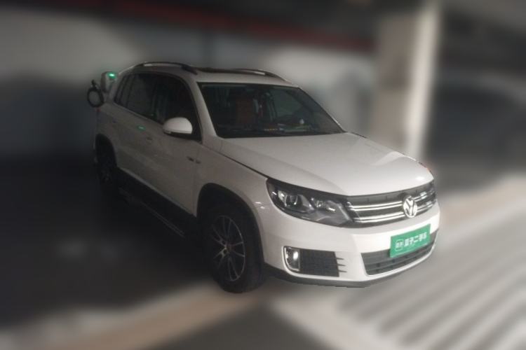Used Volkswagen Tiguan 2016 300TSI Automatic All-Wheel Drive Luxury Edition Front Right 45 Deg