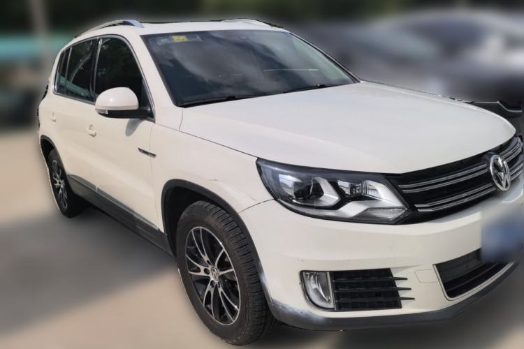 Used Volkswagen Tiguan 2016 300TSI Automatic All-Wheel Drive Luxury Edition Front Right 45 Deg