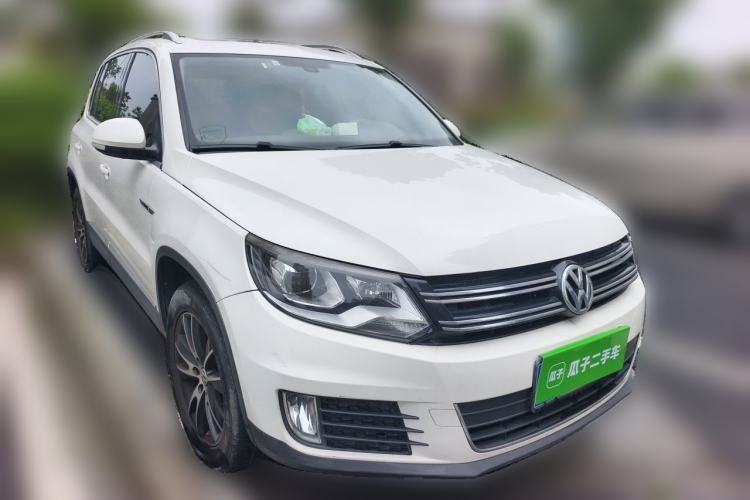 Used Volkswagen Tiguan 2016 300TSI Automatic All-Wheel Drive Luxury Edition Front Right 45 Deg