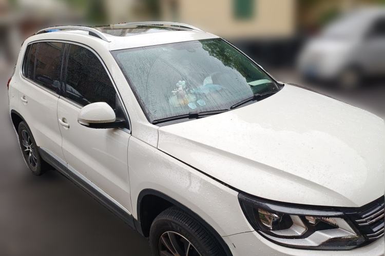 Used Volkswagen Tiguan 2016 300TSI Automatic Two-Wheel Drive Luxury Edition Front Right 45 Deg