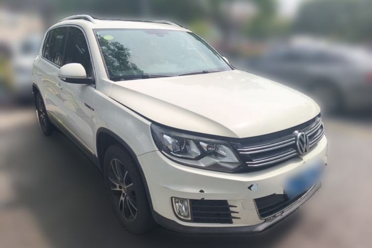 Used Volkswagen Tiguan 2016 300TSI Automatic All-Wheel Drive Luxury Edition Front Right 45 Deg