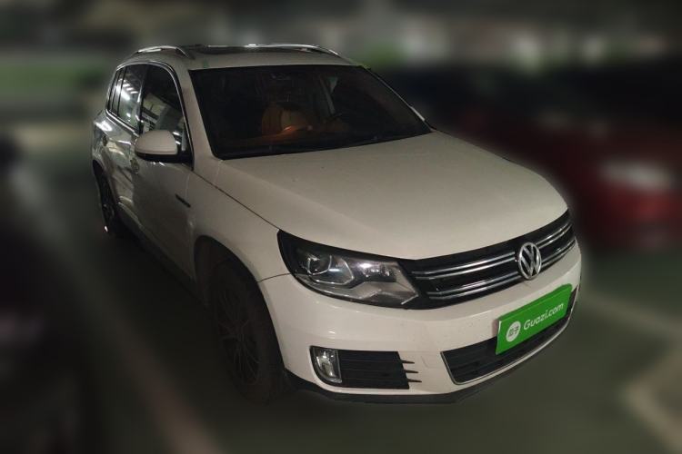 Used Volkswagen Tiguan 2016 300TSI Automatic All-Wheel Drive Luxury Edition Front Right 45 Deg