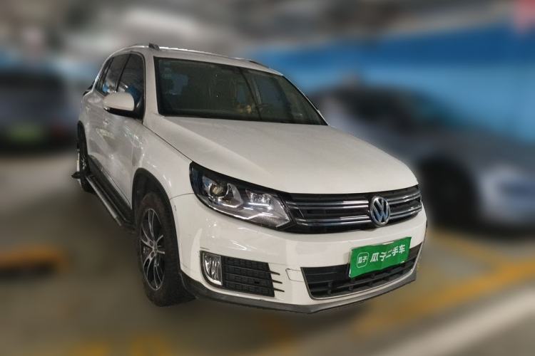 Used Volkswagen Tiguan 2016 300TSI Automatic Two-Wheel Drive Luxury Edition Front Right 45 Deg