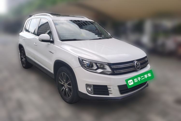 Used Volkswagen Tiguan 2016 300TSI Automatic All-Wheel Drive Luxury Edition Front Right 45 Deg