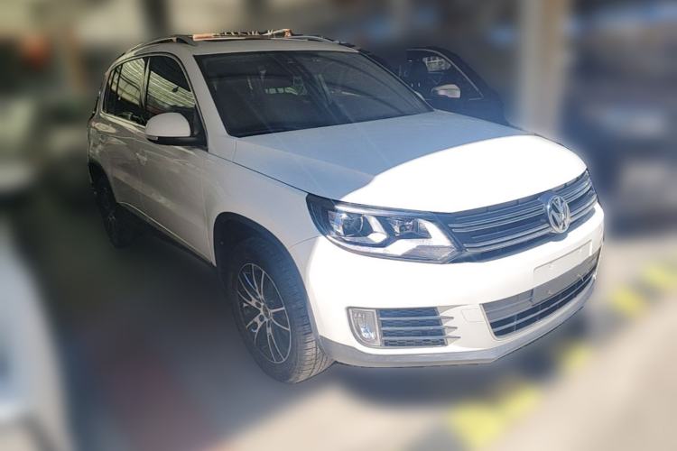 Used Volkswagen Tiguan 2016 300TSI Automatic Two-Wheel Drive Luxury Edition Front Right 45 Deg