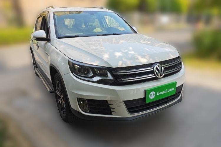Used Volkswagen Tiguan 2016 300TSI Automatic All-Wheel Drive Luxury Edition Front Right 45 Deg