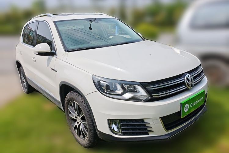 Used Volkswagen Tiguan 2016 300TSI Automatic All-Wheel Drive Luxury Edition Front Right 45 Deg