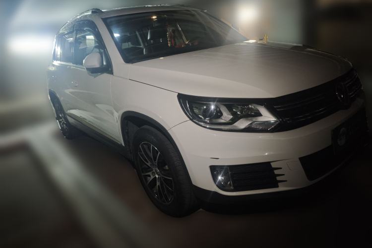 Used Volkswagen Tiguan 2016 300TSI Automatic Two-Wheel Drive Luxury Edition Front Right 45 Deg
