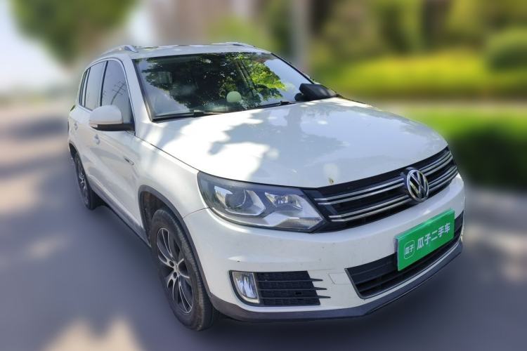 Used Volkswagen Tiguan 2016 330TSI Automatic All-Wheel Drive Luxury Edition Front Right 45 Deg