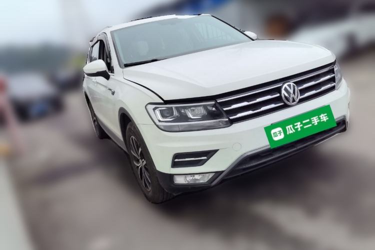 Used Volkswagen Tiguan 2016 300TSI Automatic Two-Wheel Drive Luxury Edition Front Right 45 Deg
