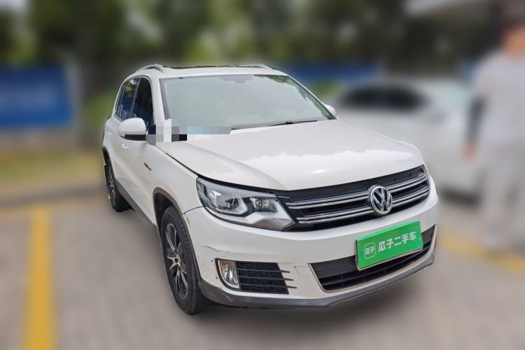 Used Volkswagen Tiguan 2016 300TSI Automatic All-Wheel Drive Luxury Edition Front Right 45 Deg