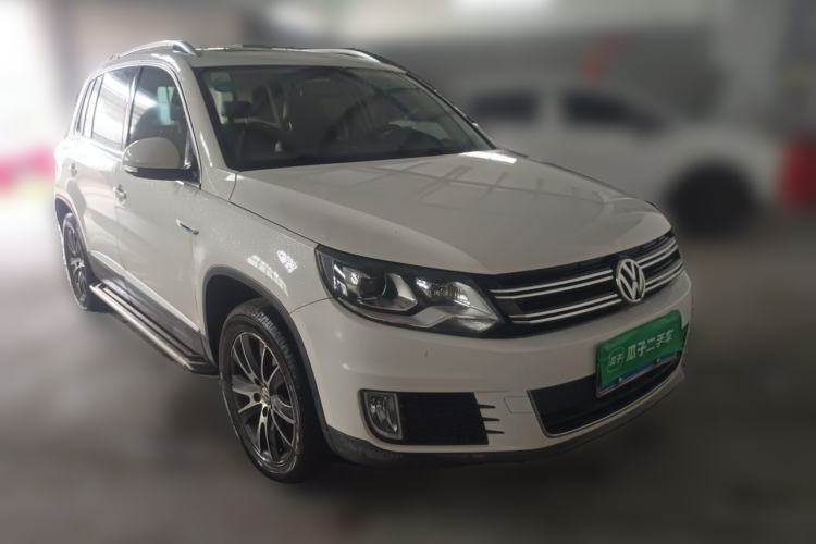 Used Volkswagen Tiguan 2016 300TSI Automatic All-Wheel Drive Luxury Edition Front Right 45 Deg
