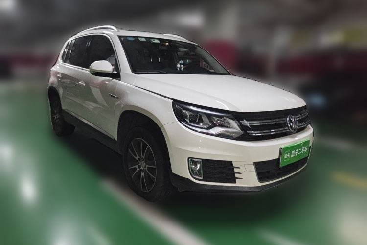 Used Volkswagen Tiguan 2016 330TSI Automatic All-Wheel Drive Luxury Edition Front Right 45 Deg
