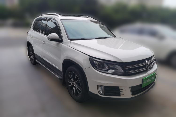 Used Volkswagen Tiguan 2016 300TSI Automatic Two-Wheel Drive Luxury Edition Front Right 45 Deg
