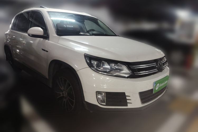 Used Volkswagen Tiguan 2016 300TSI Automatic All-Wheel Drive Luxury Edition Front Right 45 Deg