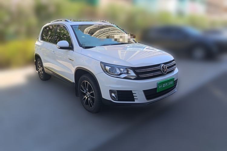 Used Volkswagen Tiguan 2016 300TSI Automatic All-Wheel Drive Luxury Edition Front Right 45 Deg