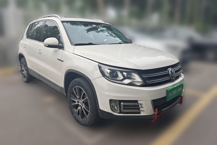 Used Volkswagen Tiguan 2016 300TSI Automatic All-Wheel Drive Luxury Edition Front Right 45 Deg