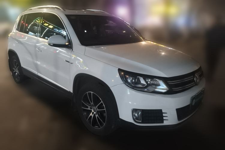 Used Volkswagen Tiguan 2016 300TSI Automatic All-Wheel Drive Luxury Edition Front Right 45 Deg