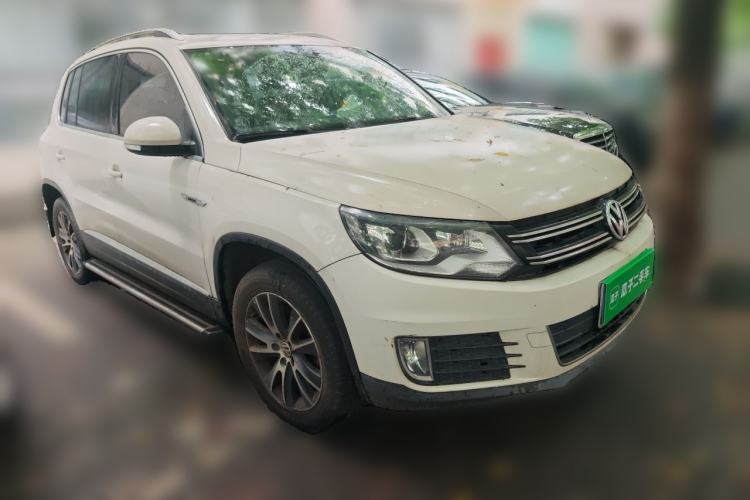 Used Volkswagen Tiguan 2016 300TSI Automatic All-Wheel Drive Luxury Edition Front Right 45 Deg