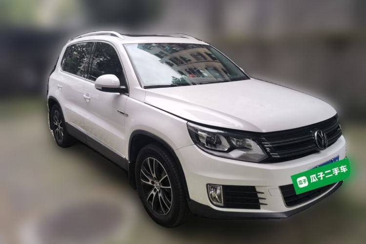 Used Volkswagen Tiguan 2016 300TSI Automatic All-Wheel Drive Luxury Edition Front Right 45 Deg