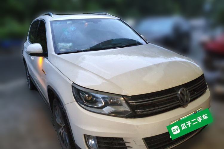 Used Volkswagen Tiguan 2016 300TSI Automatic All-Wheel Drive Luxury Edition Front Right 45 Deg