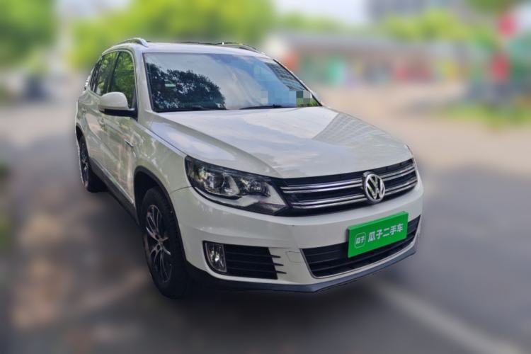 Used Volkswagen Tiguan 2016 300TSI Automatic All-Wheel Drive Luxury Edition Front Right 45 Deg