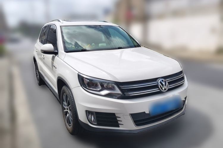 Used Volkswagen Tiguan 2016 300TSI Automatic All-Wheel Drive Luxury Edition Front Right 45 Deg