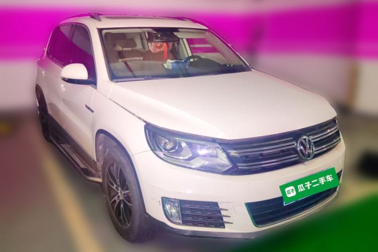 Used Volkswagen Tiguan 2016 300TSI Automatic All-Wheel Drive Luxury Edition Front Right 45 Deg