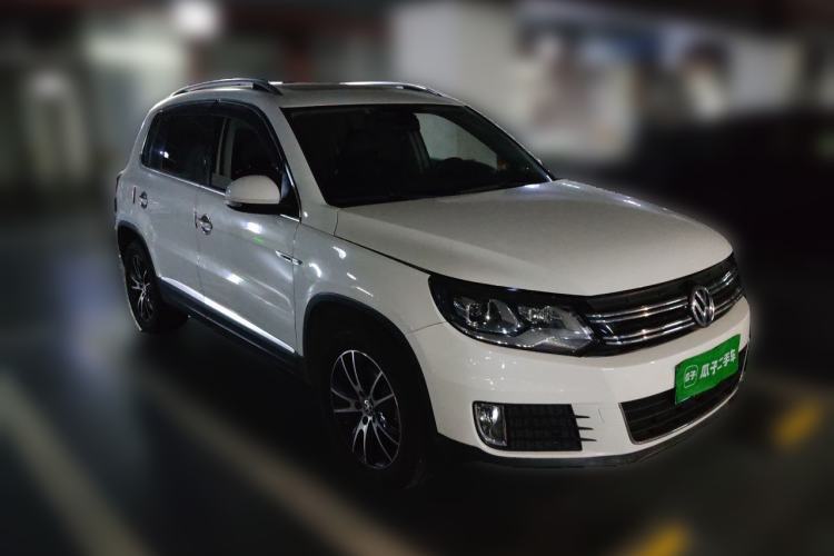 Used Volkswagen Tiguan 2016 300TSI Automatic All-Wheel Drive Luxury Edition Front Right 45 Deg