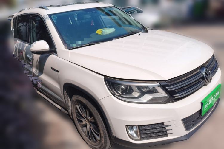 Used Volkswagen Tiguan 2016 300TSI Automatic All-Wheel Drive Luxury Edition Front Right 45 Deg