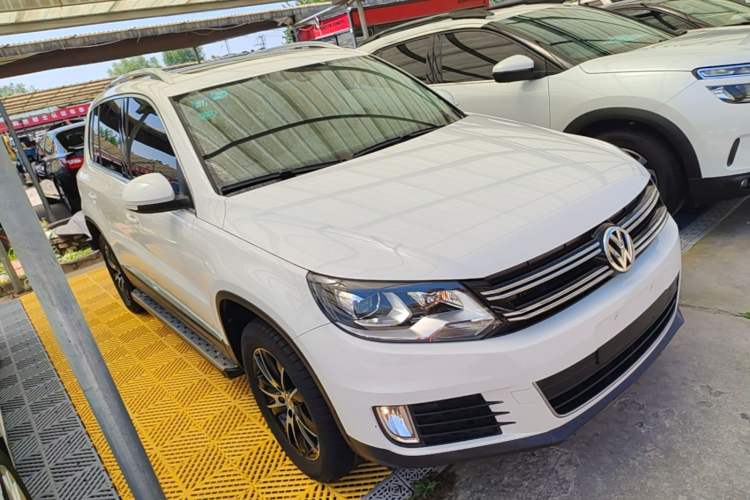 Used Volkswagen Tiguan 2016 300TSI Automatic Two-Wheel Drive Luxury Edition Front Right 45 Deg