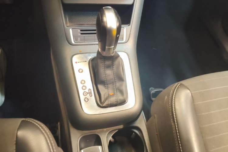 Used Volkswagen Tiguan 2016 300TSI Automatic All-Wheel Drive Fashion Vision Edition Gear Lever