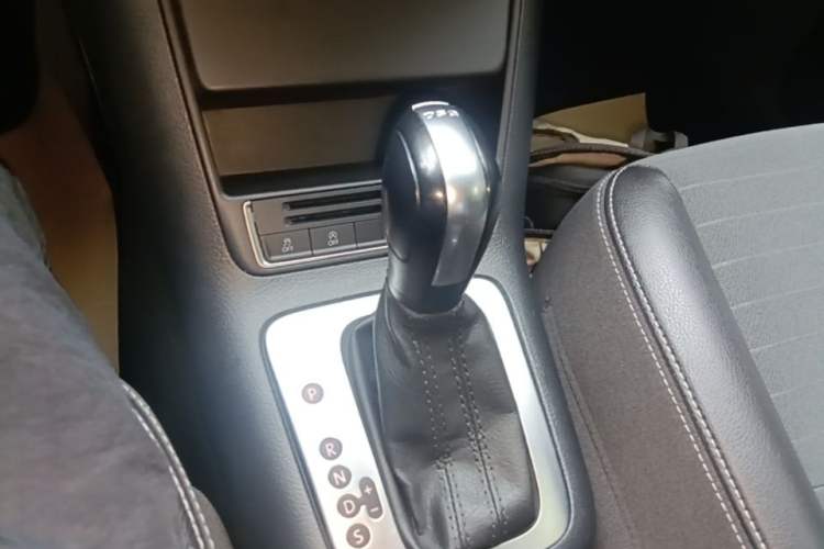 Used Volkswagen Tiguan 2016 280TSI Automatic Two-Wheel-Drive Silk Road Style Edition Gear Lever