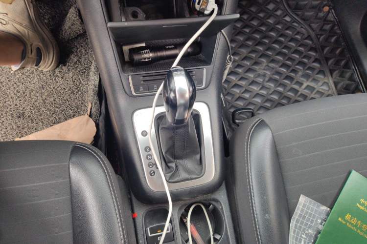 Used Volkswagen Tiguan 2016 280TSI Automatic Two-Wheel-Drive Silk Road Style Edition Gear Lever