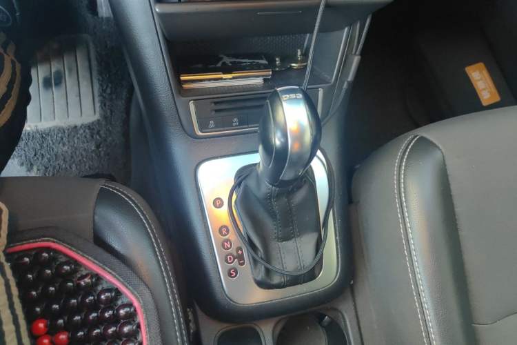 Used Volkswagen Tiguan 2016 280TSI Automatic Two-Wheel-Drive Silk Road Style Edition Gear Lever