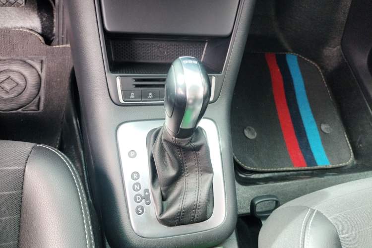 Used Volkswagen Tiguan 2016 280TSI Automatic Two-Wheel-Drive Silk Road Style Edition Gear Lever