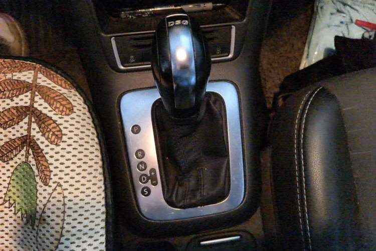 Used Volkswagen Tiguan 2016 280TSI Automatic Two-Wheel-Drive Silk Road Style Edition Gear Lever