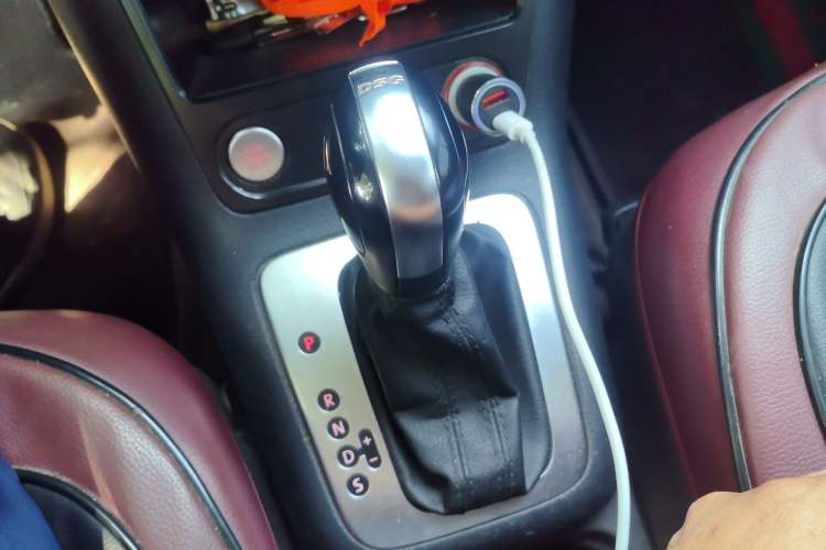 Used Volkswagen Tiguan 2016 280TSI Automatic Two-Wheel-Drive Silk Road Style Edition Gear Lever