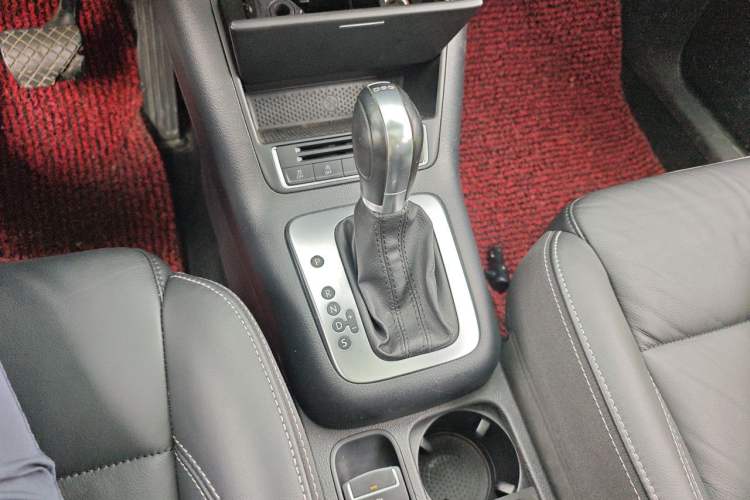 Used Volkswagen Tiguan 2016 280TSI Automatic Two-Wheel Drive Silk Road Comfort Edition Gear Lever