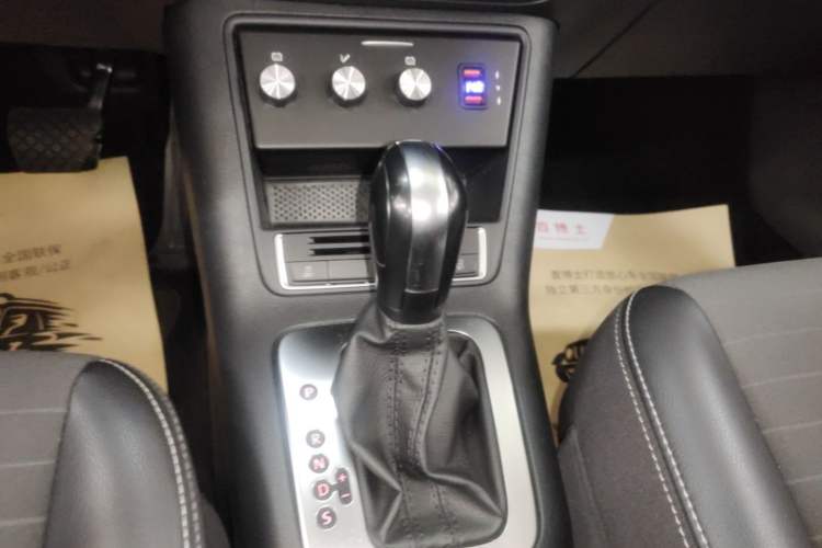 Used Volkswagen Tiguan 2016 300TSI Automatic Two-Wheel Drive Trend Edition Gear Lever