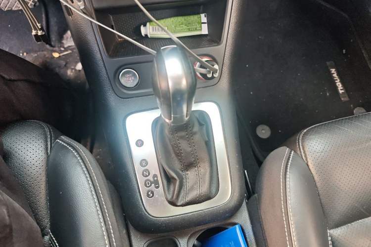 Used Volkswagen Tiguan 2016 300TSI Automatic Two-Wheel Drive Luxury Edition Gear Lever
