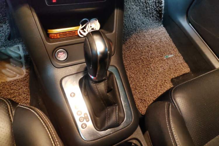 Used Volkswagen Tiguan 2016 300TSI Automatic Two-Wheel Drive Luxury Edition Gear Lever