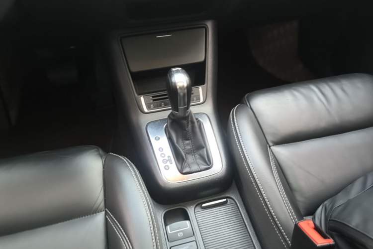 Used Volkswagen Tiguan 2016 280TSI Automatic Two-Wheel Drive Silk Road Comfort Edition Gear Lever