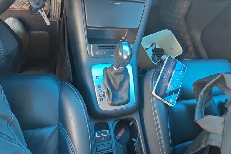 Used Volkswagen Tiguan 2016 280TSI Automatic Two-Wheel Drive Silk Road Comfort Edition Gear Lever