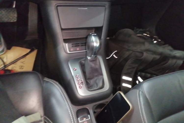 Used Volkswagen Tiguan 2016 280TSI Automatic Two-Wheel Drive Silk Road Comfort Edition Gear Lever