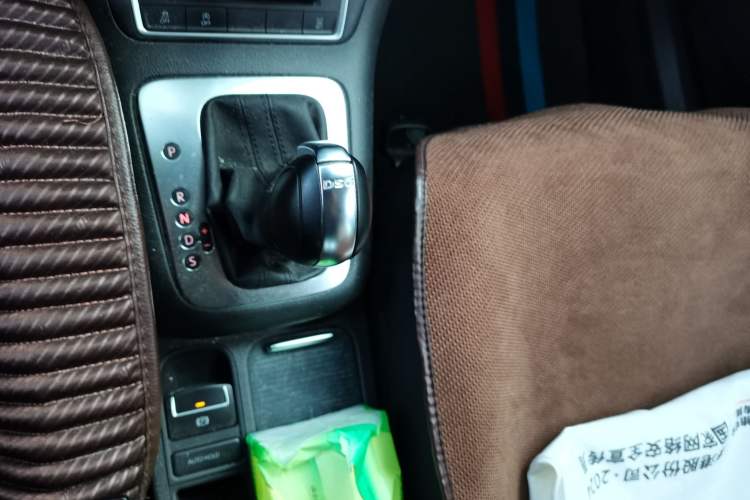 Used Volkswagen Tiguan 2016 280TSI Automatic Two-Wheel-Drive Silk Road Style Edition Gear Lever
