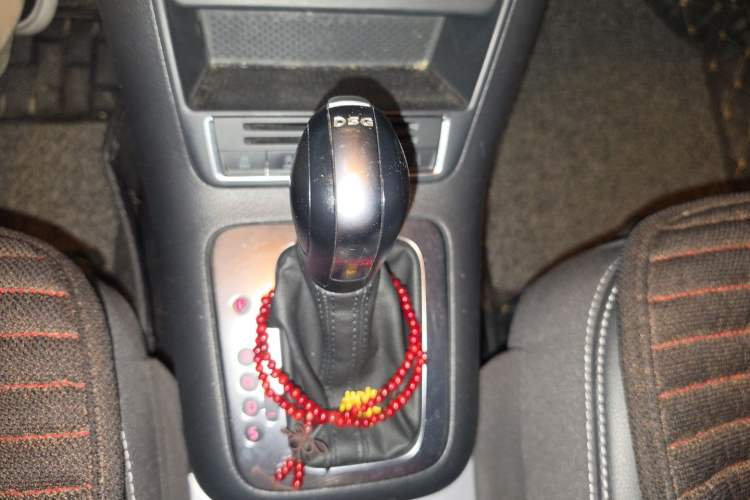 Used Volkswagen Tiguan 2016 280TSI Automatic Two-Wheel-Drive Silk Road Style Edition Gear Lever
