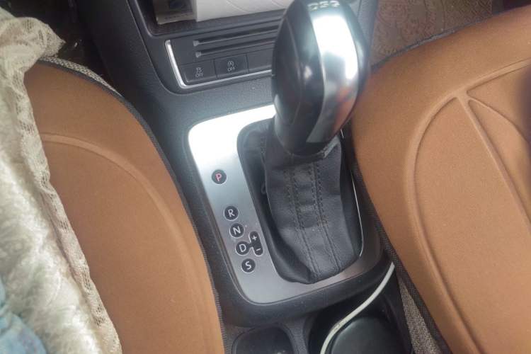 Used Volkswagen Tiguan 2016 280TSI Automatic Two-Wheel-Drive Silk Road Style Edition Gear Lever